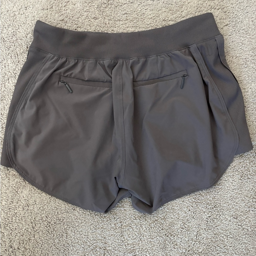 Athleta Women’s Short Gray Unlined Pockets Sport‎ Running Short 2 - Picture 2 of 3